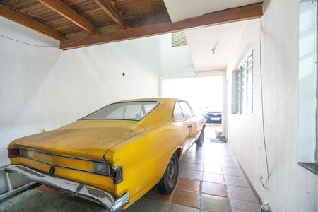 Casa à venda com 230m², 4 quartos e 2 vagas Casa à venda com 230m², 4 quartos e 2 vagasGaragem