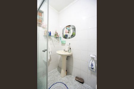 Casa à venda com 230m², 4 quartos e 2 vagas Casa à venda com 230m², 4 quartos e 2 vagasBanheiro social