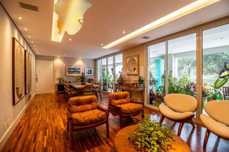 Apartamento à venda com 274m², 3 quartos e 4 vagas