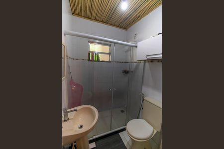 Banheiro de casa à venda com 1 quarto, 120m² em Itaipu, Niterói