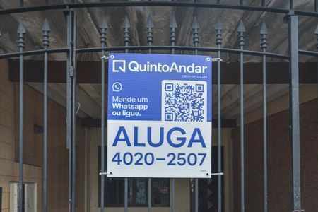 Casa para alugar com 110m², 3 quartos e 1 vaga Casa para alugar com 110m², 3 quartos e 1 vagaFachada