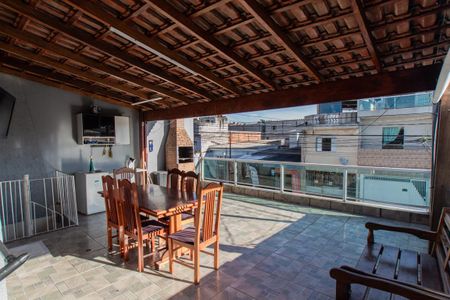 Casa para alugar com 160m², 2 quartos e 2 vagas Casa para alugar com 160m², 2 quartos e 2 vagasTerraço