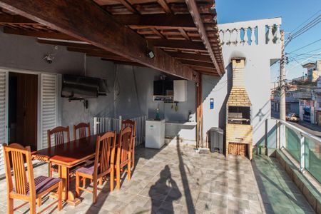 Casa para alugar com 160m², 2 quartos e 2 vagas Casa para alugar com 160m², 2 quartos e 2 vagasTerraço