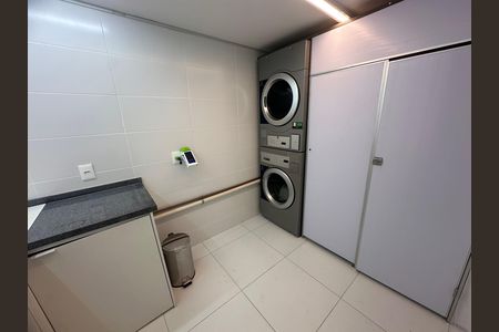 Studio para alugar com 32m², 1 quarto e 1 vaga Studio para alugar com 32m², 1 quarto e 1 vagaLavanderia