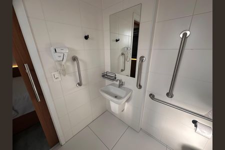 Studio para alugar com 32m², 1 quarto e 1 vaga Studio para alugar com 32m², 1 quarto e 1 vagaBanheiro