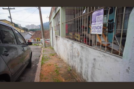 Casa à venda com 92m², 3 quartos e 1 vagaPlaca na fachada do imóvel 