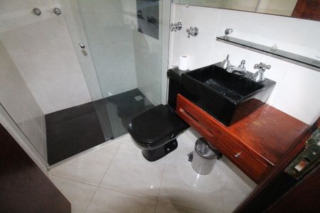 Casa para alugar com 217m², 4 quartos e 2 vagasBanheiro