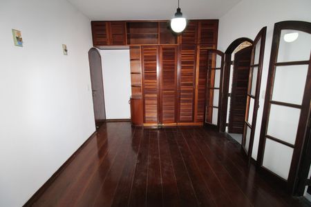 Casa para alugar com 217m², 4 quartos e 2 vagasSuíte 2