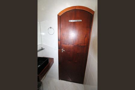 Casa para alugar com 217m², 4 quartos e 2 vagasBanheiro