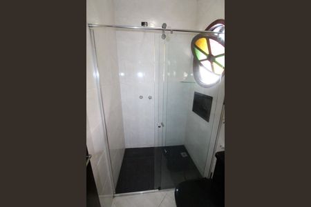 Casa para alugar com 217m², 4 quartos e 2 vagasBanheiro