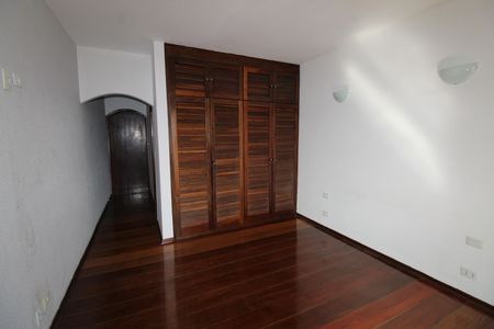 Casa para alugar com 217m², 4 quartos e 2 vagasSuíte 1