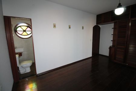 Casa para alugar com 217m², 4 quartos e 2 vagasSuíte 2