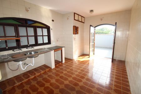 Casa para alugar com 217m², 4 quartos e 2 vagasCozinha