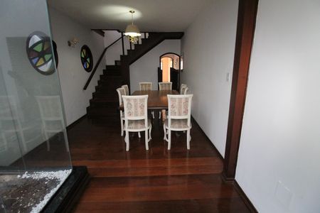 Casa para alugar com 217m², 4 quartos e 2 vagasSala 1