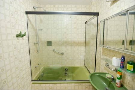 Apartamento à venda com 120m², 2 quartos e 1 vaga Apartamento à venda com 120m², 2 quartos e 1 vagaBanheiro 2