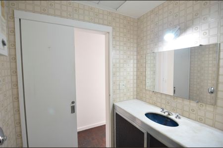 Apartamento à venda com 120m², 2 quartos e 1 vaga Apartamento à venda com 120m², 2 quartos e 1 vagaBanheiro 1