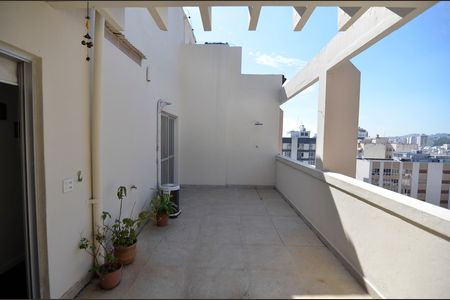 Apartamento à venda com 120m², 2 quartos e 1 vaga Apartamento à venda com 120m², 2 quartos e 1 vagaTerraço