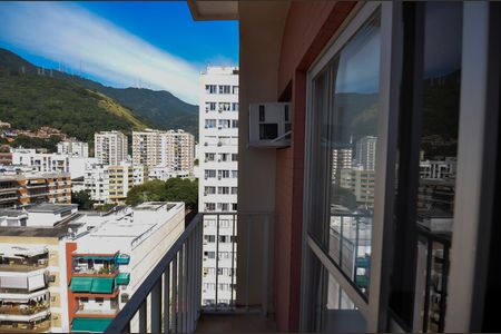 Apartamento à venda com 120m², 2 quartos e 1 vaga Apartamento à venda com 120m², 2 quartos e 1 vagaSala