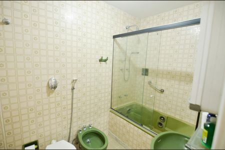 Apartamento à venda com 120m², 2 quartos e 1 vaga Apartamento à venda com 120m², 2 quartos e 1 vagaBanheiro 2