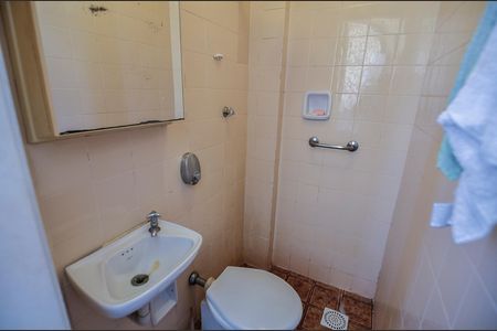 Apartamento à venda com 120m², 2 quartos e 1 vaga Apartamento à venda com 120m², 2 quartos e 1 vagaBanheiro de Serviço
