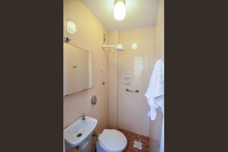 Apartamento à venda com 120m², 2 quartos e 1 vaga Apartamento à venda com 120m², 2 quartos e 1 vagaBanheiro de Serviço