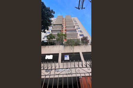 Apartamento à venda com 120m², 2 quartos e 1 vaga Apartamento à venda com 120m², 2 quartos e 1 vagaFachada