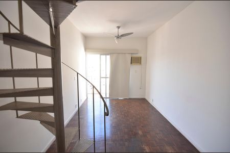 Apartamento à venda com 120m², 2 quartos e 1 vaga Apartamento à venda com 120m², 2 quartos e 1 vagaSala