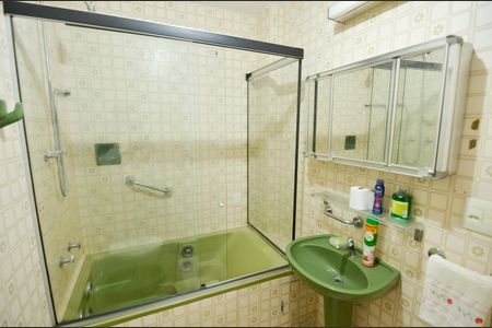 Apartamento à venda com 120m², 2 quartos e 1 vaga Apartamento à venda com 120m², 2 quartos e 1 vagaBanheiro 2