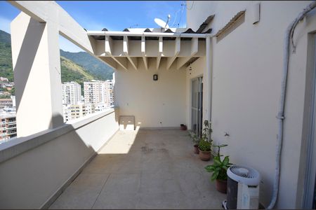 Apartamento à venda com 120m², 2 quartos e 1 vaga Apartamento à venda com 120m², 2 quartos e 1 vagaTerraço