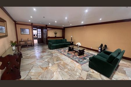Apartamento à venda com 120m², 2 quartos e 1 vaga Apartamento à venda com 120m², 2 quartos e 1 vagaHall