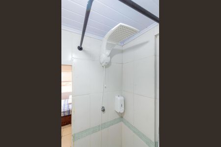 Banheiro de kitnet/studio para alugar com 1 quarto, 18m² em Centro Histórico, Porto Alegre