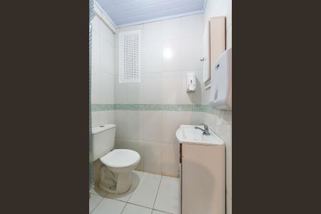 Banheiro de kitnet/studio para alugar com 1 quarto, 18m² em Centro Histórico, Porto Alegre