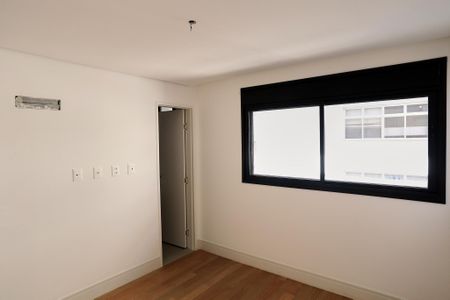 Apartamento à venda com 182m², 4 quartos e 4 vagas Apartamento à venda com 182m², 4 quartos e 4 vagasSuíte 2