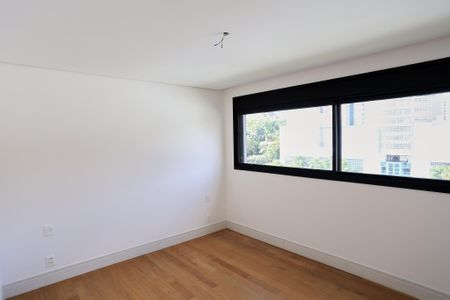 Apartamento à venda com 182m², 4 quartos e 4 vagas Apartamento à venda com 182m², 4 quartos e 4 vagasSuíte master
