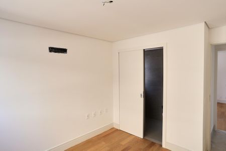 Apartamento à venda com 182m², 4 quartos e 4 vagas Apartamento à venda com 182m², 4 quartos e 4 vagasSuíte 1
