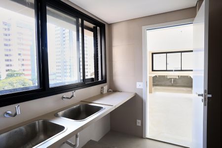 Apartamento à venda com 182m², 4 quartos e 4 vagas Apartamento à venda com 182m², 4 quartos e 4 vagasÁrea de Serviço