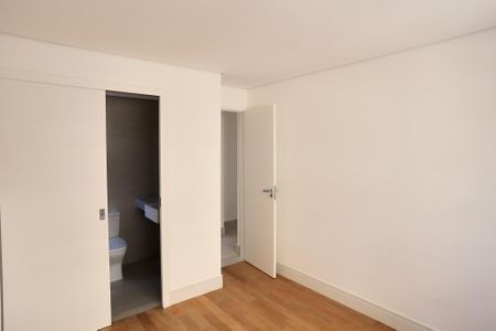 Apartamento à venda com 182m², 4 quartos e 4 vagas Apartamento à venda com 182m², 4 quartos e 4 vagasSuíte 1