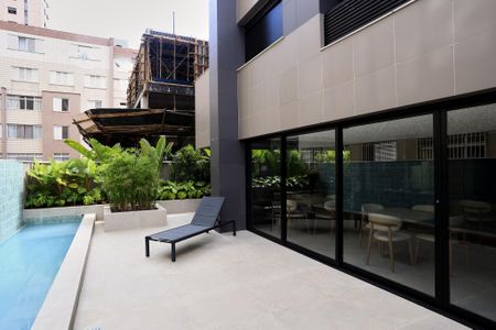 Apartamento à venda com 182m², 4 quartos e 4 vagas Apartamento à venda com 182m², 4 quartos e 4 vagasÁrea comum - Piscina