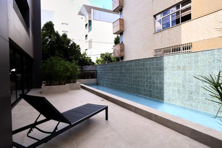 Apartamento à venda com 182m², 4 quartos e 4 vagas Apartamento à venda com 182m², 4 quartos e 4 vagasÁrea comum - Piscina