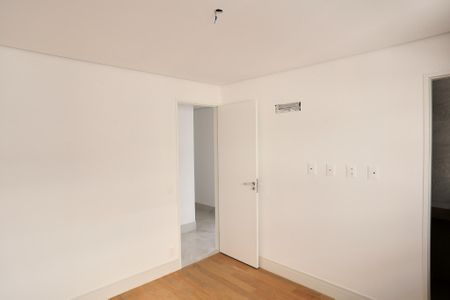 Apartamento à venda com 182m², 4 quartos e 4 vagas Apartamento à venda com 182m², 4 quartos e 4 vagasSuíte 2