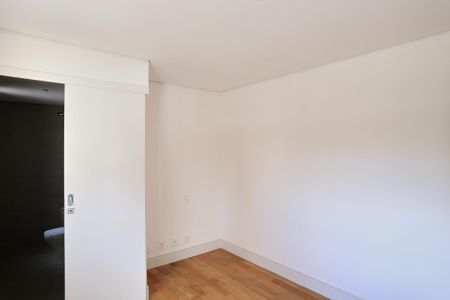Apartamento à venda com 182m², 4 quartos e 4 vagas Apartamento à venda com 182m², 4 quartos e 4 vagasSuíte