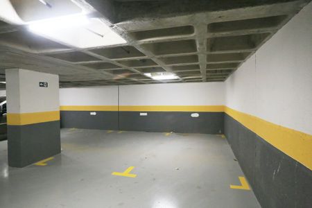 Apartamento à venda com 182m², 4 quartos e 4 vagas Apartamento à venda com 182m², 4 quartos e 4 vagasGaragem