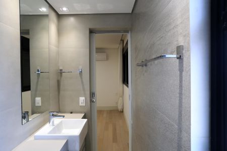 Apartamento à venda com 182m², 4 quartos e 4 vagasBanheiro da Suíte 1