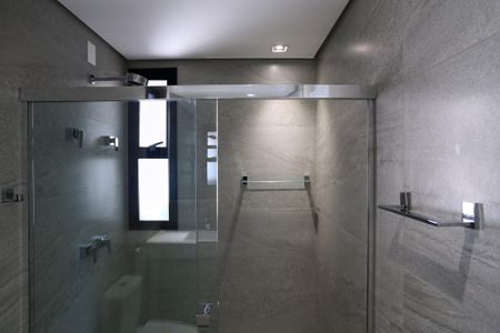 Apartamento à venda com 182m², 4 quartos e 4 vagasBanheiro da Suíte master