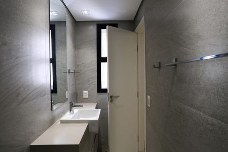 Apartamento à venda com 182m², 4 quartos e 4 vagasBanheiro da Suíte 2