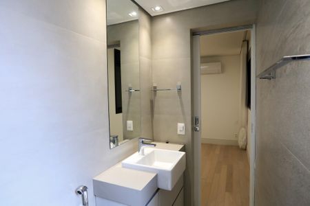 Apartamento à venda com 182m², 4 quartos e 4 vagasBanheiro da Suíte 1