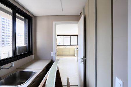 Apartamento à venda com 182m², 4 quartos e 4 vagasÁrea de Serviço