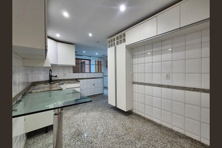 Apartamento à venda com 182m², 3 quartos e 4 vagas