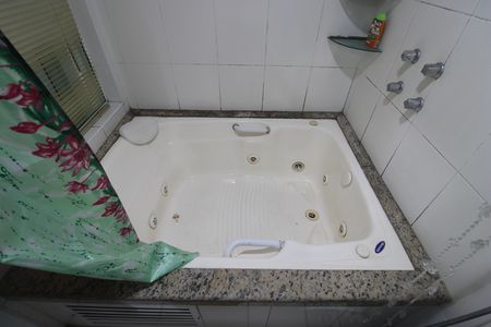 Apartamento à venda com 106m², 3 quartos e 2 vagasBanheiro da suíte