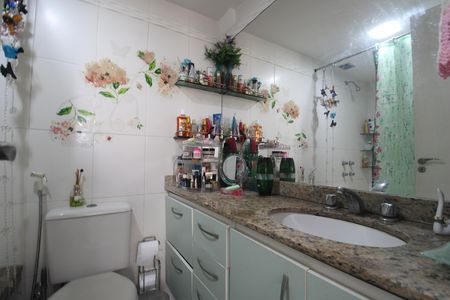Apartamento à venda com 106m², 3 quartos e 2 vagasBanheiro da suíte